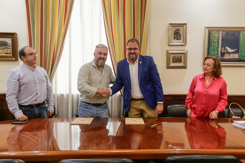 El alcalde cumple el compromiso de aumentar a 21.000 euros la subvención a la Plataforma del Voluntariado de Mérida
