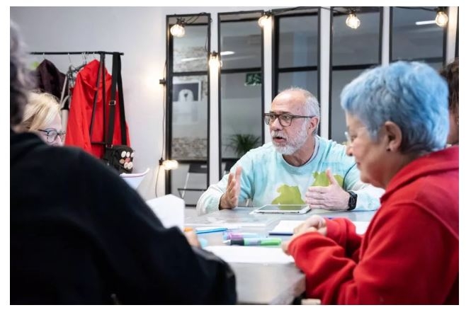 El alcalde visita ‘El perro verde’, un espacio de creación total impulsado por un equipo experto en todo el panorama de las artes