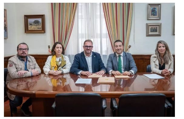 El Ayuntamiento habilita ocho “espacios sin humo” en diferentes zonas de juegos infantiles