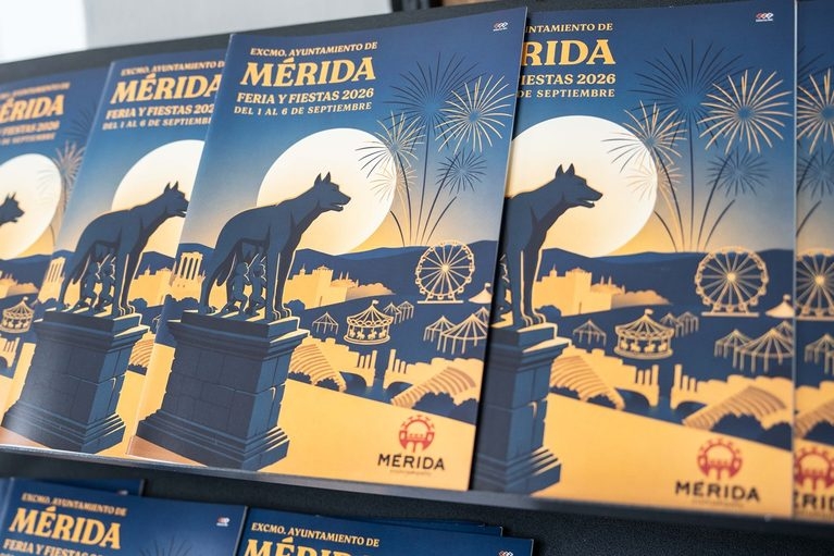La Revista de la Feria de Mérida 2026 ya está disponible gratuitamente en la puerta del Ayuntamiento