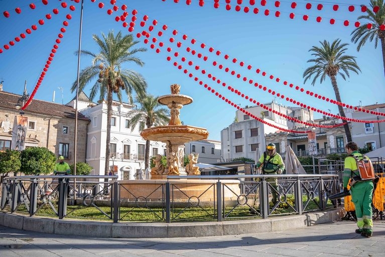 El Ayuntamiento, ya tiene dispuestos los servicios de limpieza de la ciudad y el refuerzo durante la Feria y Fiestas 2026