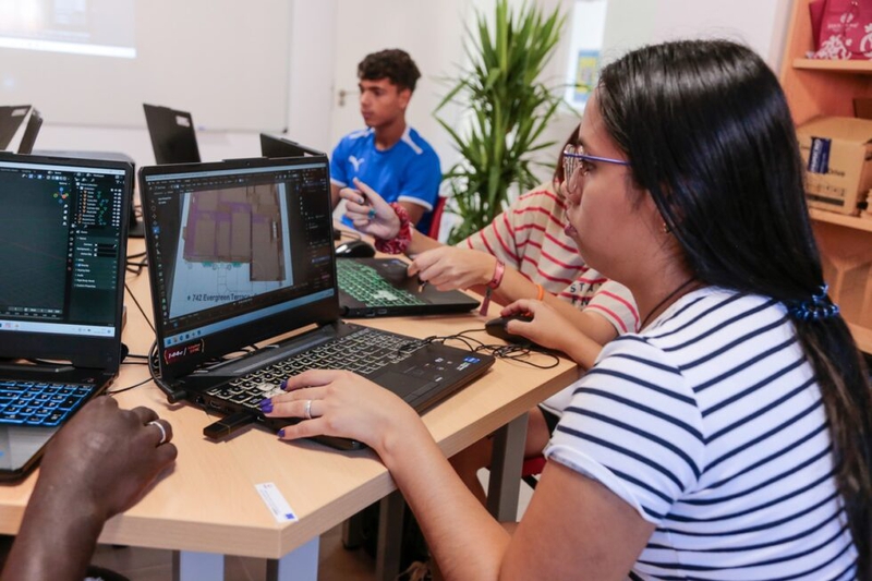 El nuevo Centro Social de San Lázaro aglutina los programas municipales de formación, con la Escuela Digital, y acción comunitaria