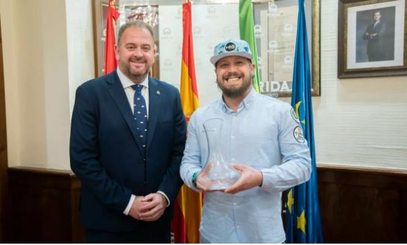 Rodríguez Osuna recibe al chef del restaurante ‘Agallas’ de Mérida a quien felicita y reconoce oficialmente por sus últimos éxitos gastronómicos