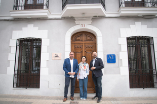 El alcalde visita el nuevo complejo de apartamentos turísticos ‘Lupercas’ que ha abierto sus puertas en un edificio del siglo XIX en la Rambla