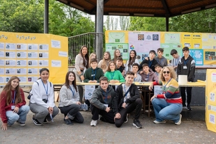 Más de 2.000 alumnos y alumnas de toda Extremadura participan, en el Parque de las Siete Sillas, en el proyecto “Matemáticas en la calle”