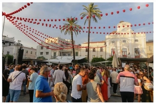Los establecimientos de hostelería pueden solicitar la instalación de barras exteriores durante la Feria hasta el 22 de agosto