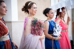 El Ayuntamiento licita la contratación del servicio para la organización de la II Pasarela Emérita Fashion Show en el Arco de Trajano