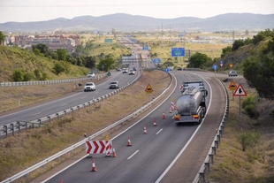 El Ministerio de Transportes sustituye las juntas de dilatación de los viaductos sobre el río Guadiana en la A-5, en Mérida