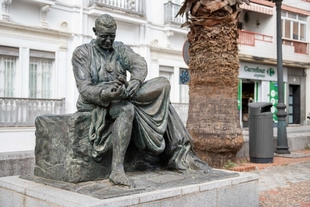 En los próximos días se retirará de la Plaza de Santa María el Monumento al Cofrade para someterlo a una restauración