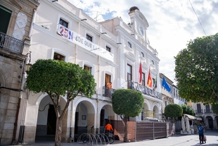 Se inicia el proyecto de reforma y mejora de la eficiencia energética de la fachada principal del Ayuntamiento y la Casa Oliart