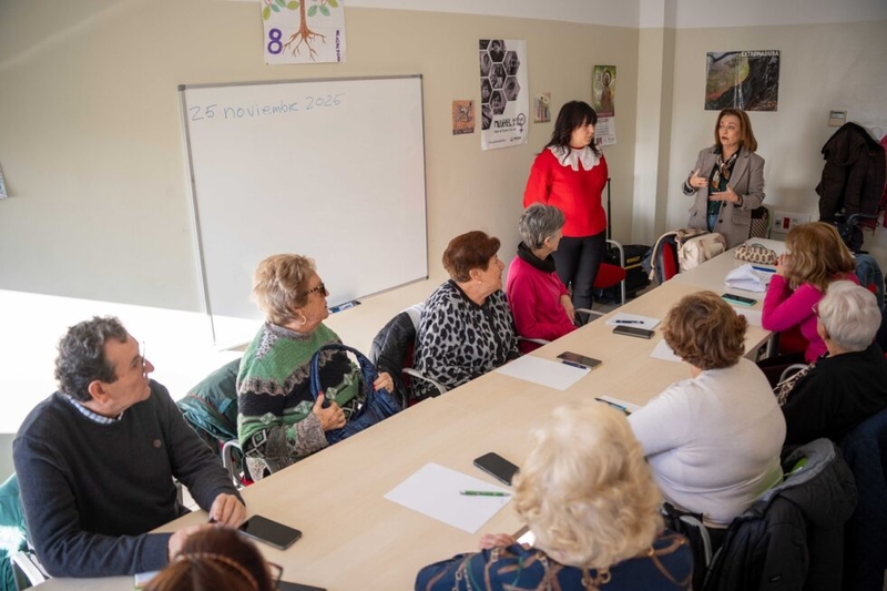 El Ayuntamiento pone en marcha la campaña  de mayores “Familiarízate con tu móvil” con el objetivo de reducir la brecha digital