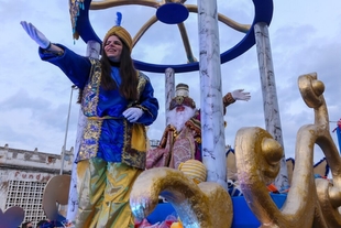 Mérida celebrará el próximo 5 de enero su tradicional Cabalgata de Reyes Magos, donde se repartirán 7.000 kilos de caramelos entre las 19 carrozas y p