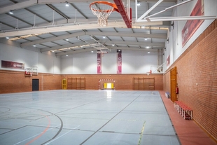 El Alcalde visita el Complejo Polideportivo de Las Abadías donde se han invertido 125.000 euros en su reforma integral