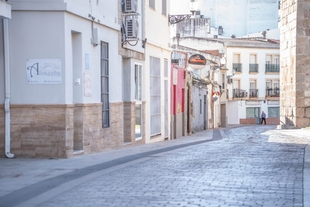 A partir del lunes se cortará al tráfico la calle Graciano para proceder a trabajos de reparación en la calzada