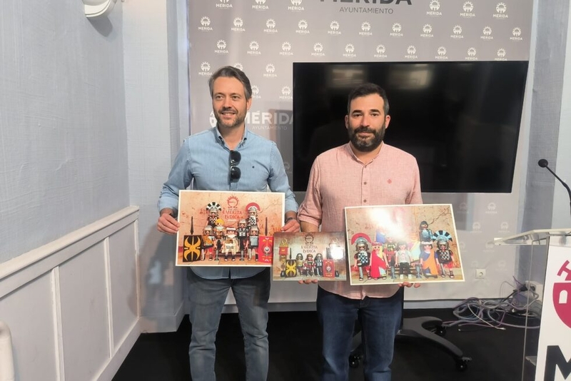 El Ayuntamiento recibe unas láminas artísticas protagonizadas por figuras de Playmobil con motivo de Emerita Lvdica