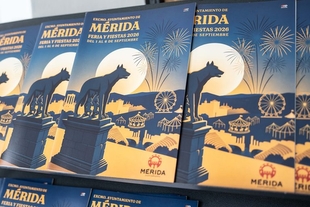 La Revista de la Feria de Mérida 2026 ya está disponible gratuitamente en la puerta del Ayuntamiento